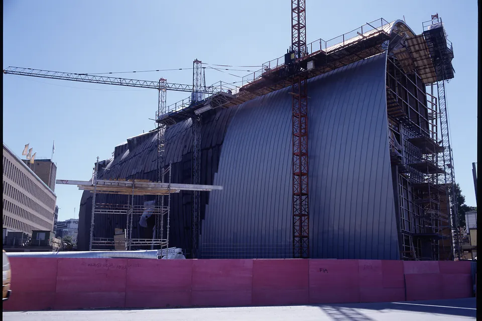 Pose d'un revêtement de façade en zinc